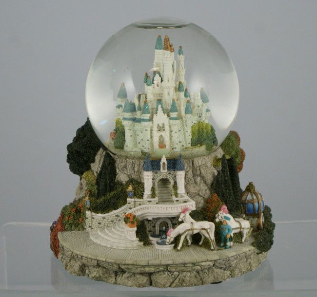 1085: Cinderella's Castle musical snow globe, 