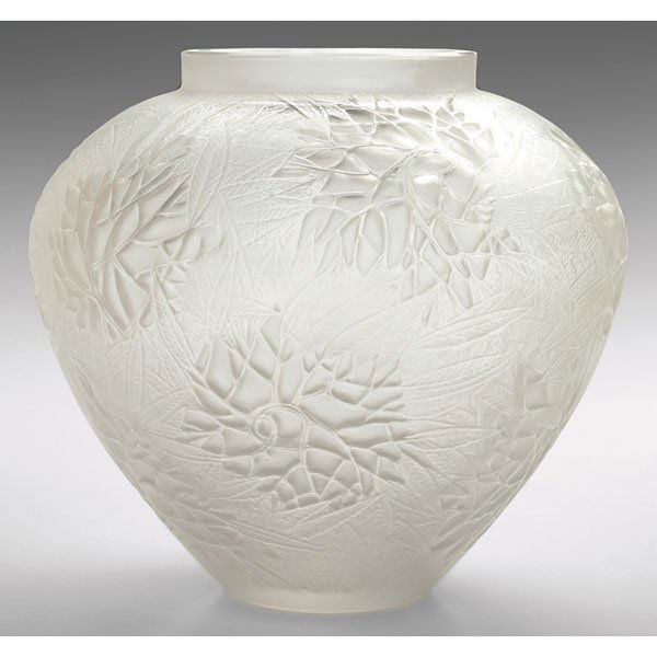 441 R. Lalique vase, floral & leaf pattern Lot 441