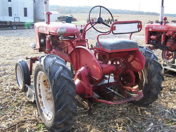 533: Farmall 140 Tractor with Woods Belly Mower : Lot 533