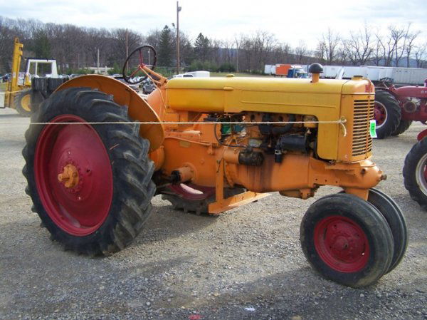 195: Minneapolis Moline Z Antique Tractor : Lot 195