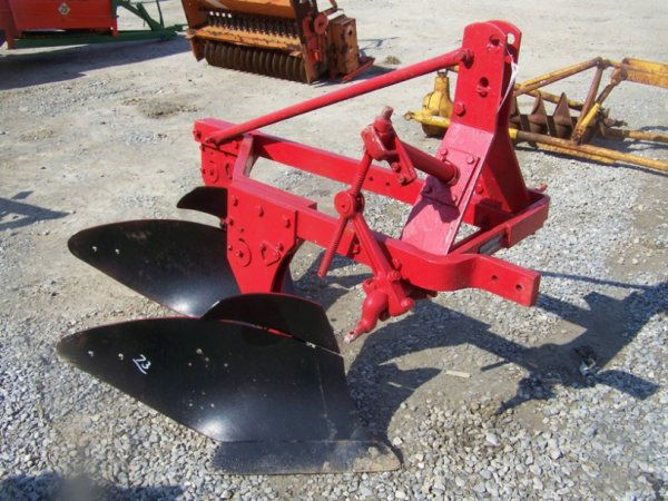 548: Massey Ferguson 3pt 2 Bottom Plow for Tractors : Lot 548