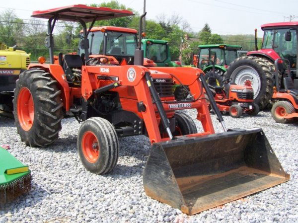 214 2001 Kubota M5700 Farm Tractor With Loader Lot 214
