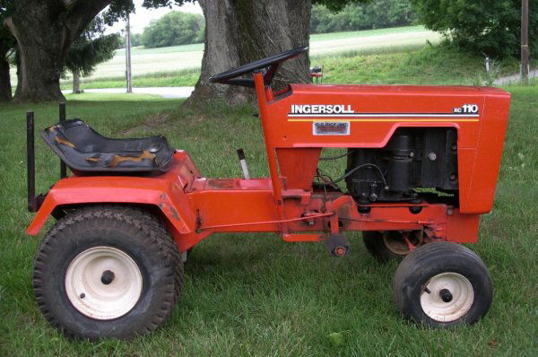 2552: 1984 Ingersoll Case 110 Lawn & Garden Tractor : Lot 2552