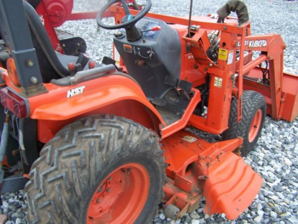 129: Kubota B2400 4x4 Compact Tractor Loader & Mower : Lot 129