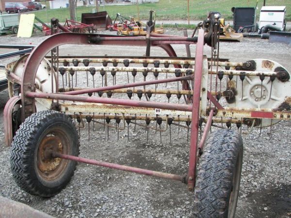 506: International #35 Hay Rake for tractor : Lot 506