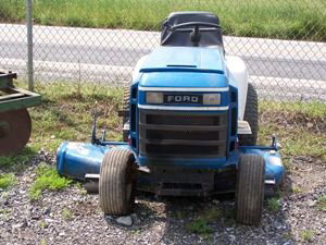 Ford lgt 165 lawn/garden tractor #2