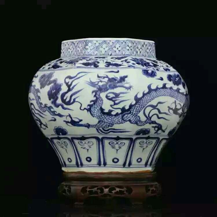 Excellent Chinese Yuan dynasty porcelain jar Lot 137