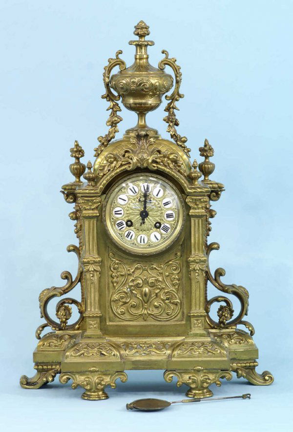 22: ANTIQUE BRASS MANTEL CLOCK : Lot 22