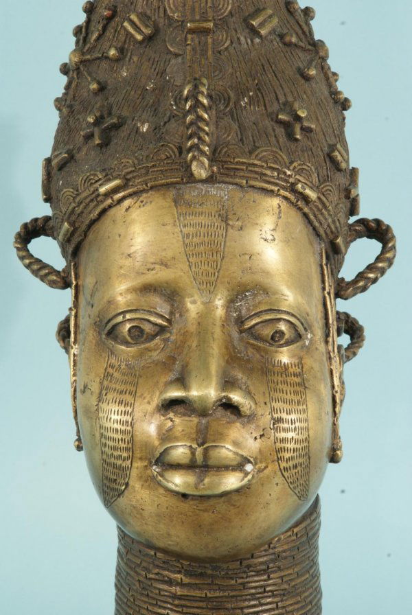 17 QUEEN MOTHER BENIN BRONZE BUST Lot 17