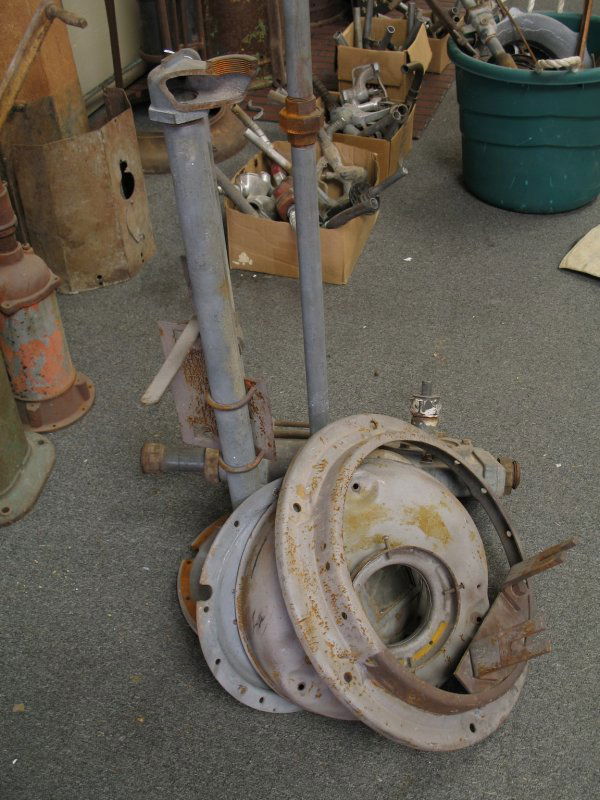 834 1925 GILBERT AND BARKER VISIBLE GAS PUMP PARTS Lot 834