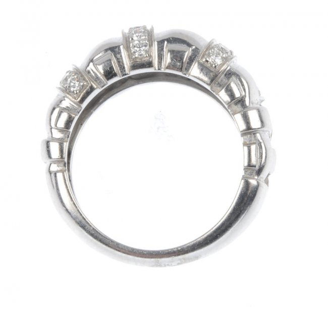 378: TIFFANY  CO. - a diamond dress ring.