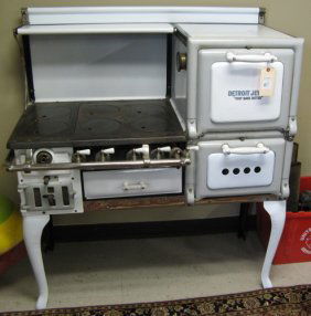 411: VINTAGE GAS COOKSTOVE, 