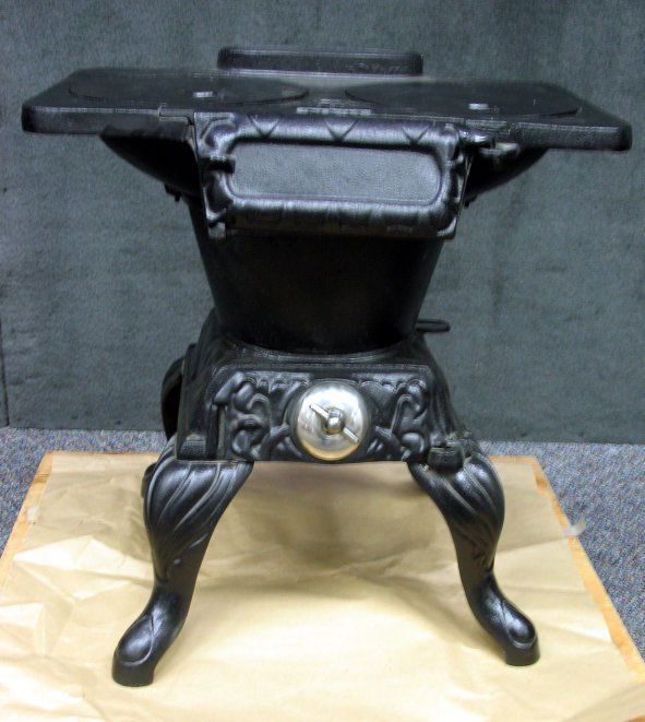 669 Small Vintage Cast Iron Martin Laundry Stove 8 Lot 669