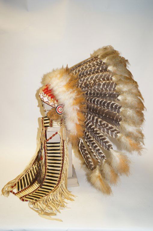 Native American Chiefs Headdress & Bead Necklace : Lot 4706