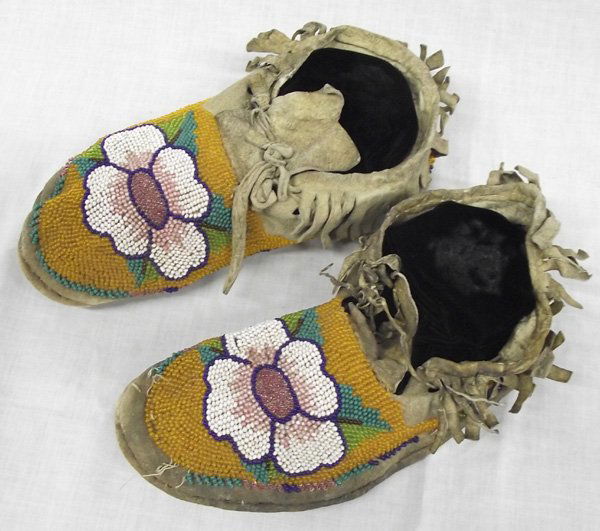 Antique Nez Perce Beaded Flower Moccasins Lot 2250
