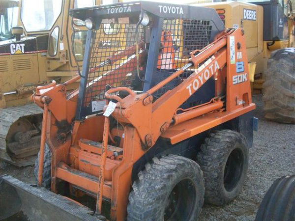 147: NICE TOYOTA SDK8 SKID STEER LOADER : Lot 147