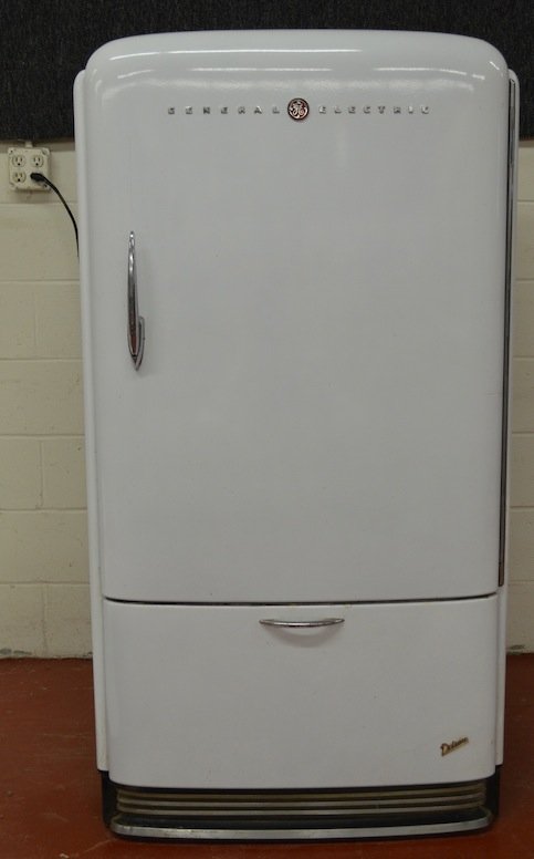 1942 General Electric Refrigerator- WORKS! : Lot 122033I