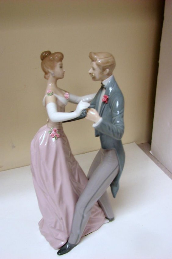 Lladro Dancing Couple Figurine "Anniversary Waltz" Lot 63