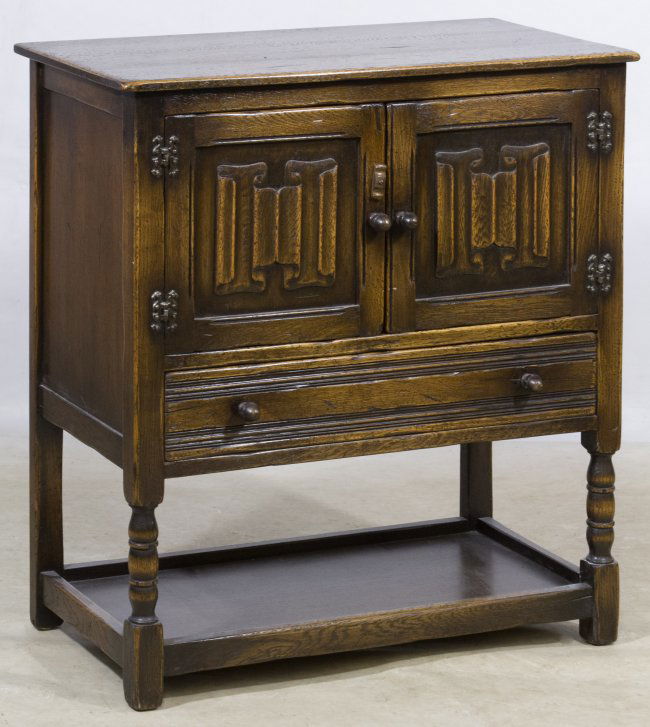 English Oak Server by Jaycee Furniture Lot 187