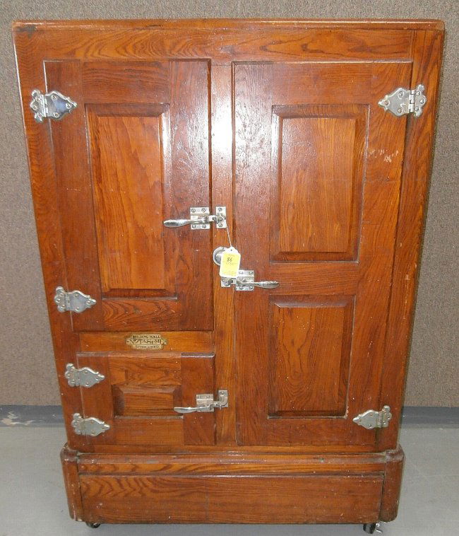 BeldingHall Notaseme 3Door Oak Ice Box Lot 86