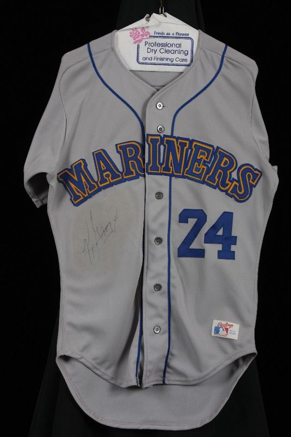 307 Ken Griffey Jr. Signed Vintage Mariners Jersey G Lot 307